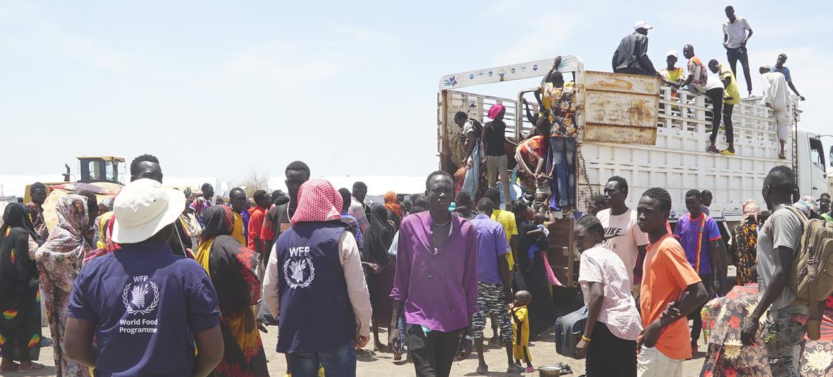 African Migrants and refugees: Balancing legal status and humanitarian needs