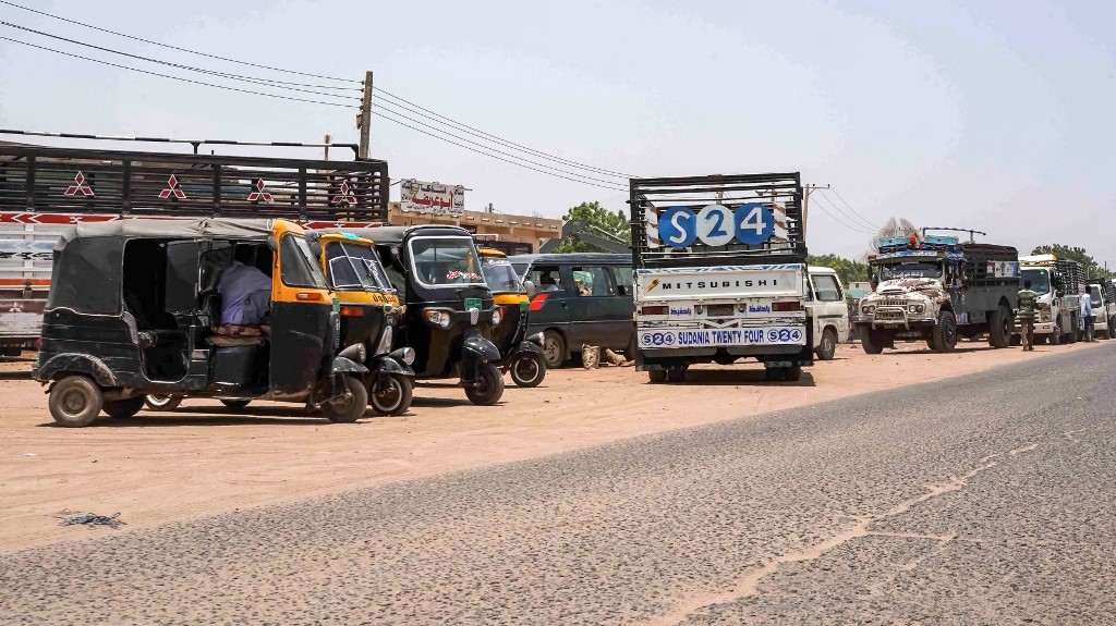 الحرب الوحشية في السودان تعطل وسائل النقل وسائقيها