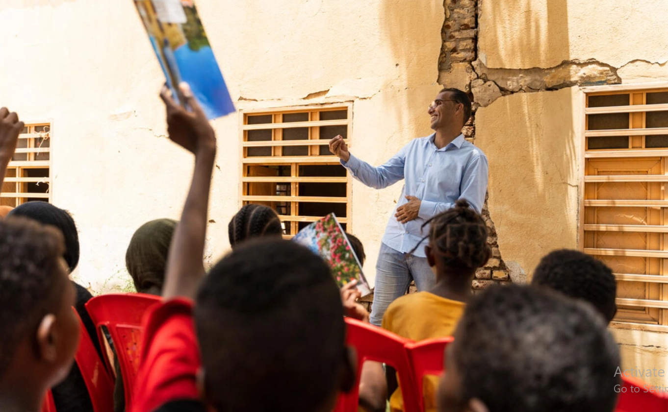 Syrian refugee repays his debt to Sudan by teaching children of displaced 