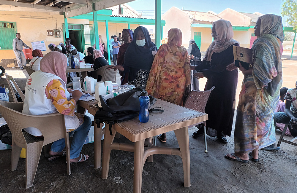 Médecins Sans Frontières (Doctors Without Borders): Port Sudan Schools Host Displaced People from Medani