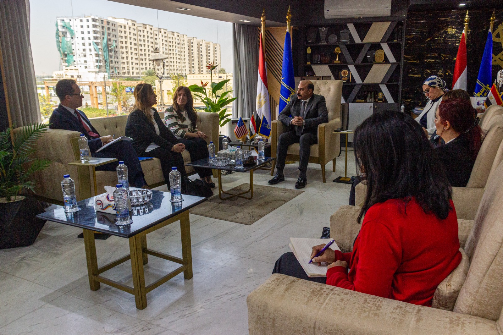 سفيرة امريكا لدى مصر تزور اسوان بشأن اللاجئين السودانيين