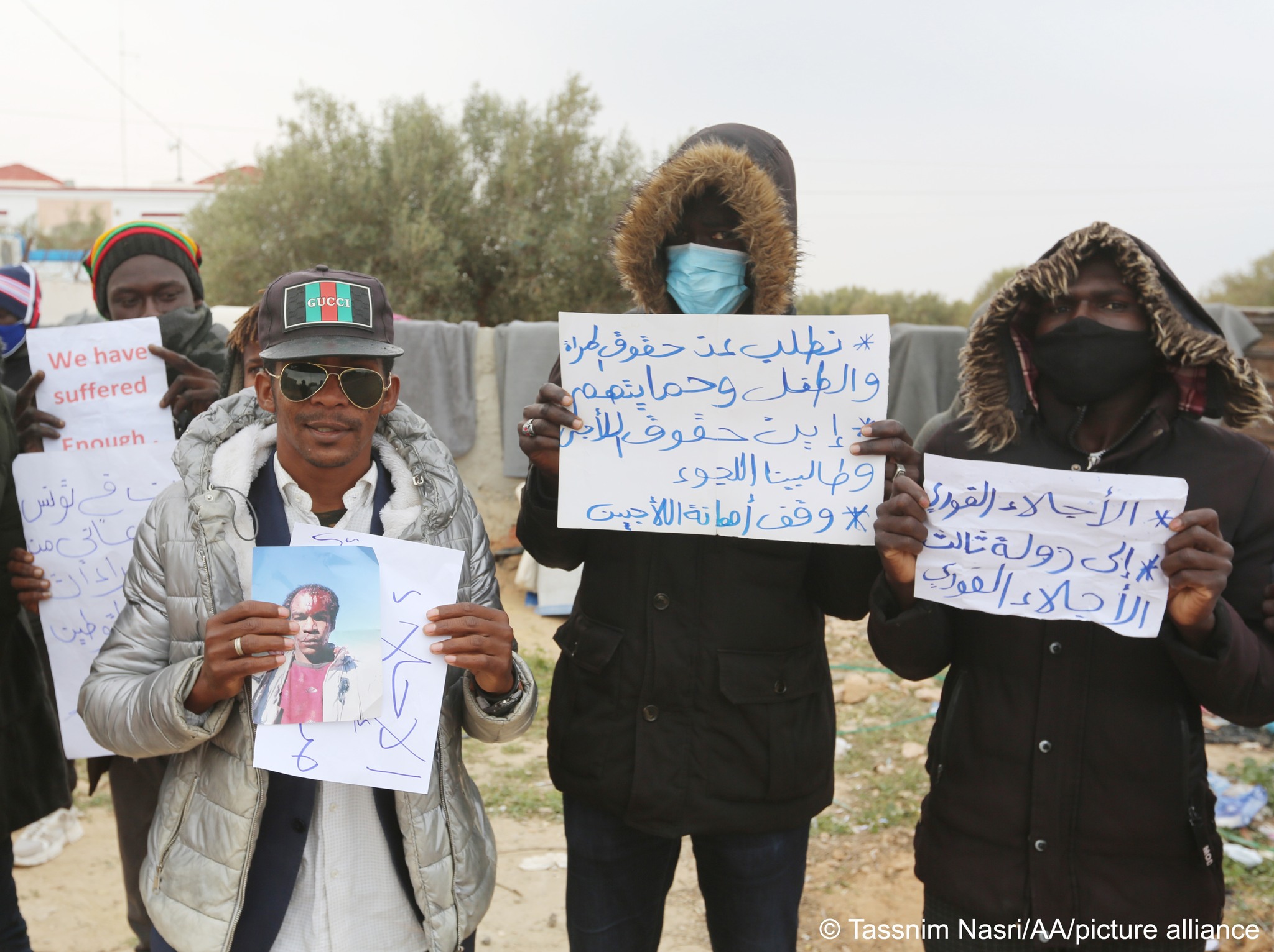 السلطات التونسية ترحّل مئات اللاجئين السودانيين الى قرب الحدود الليبية