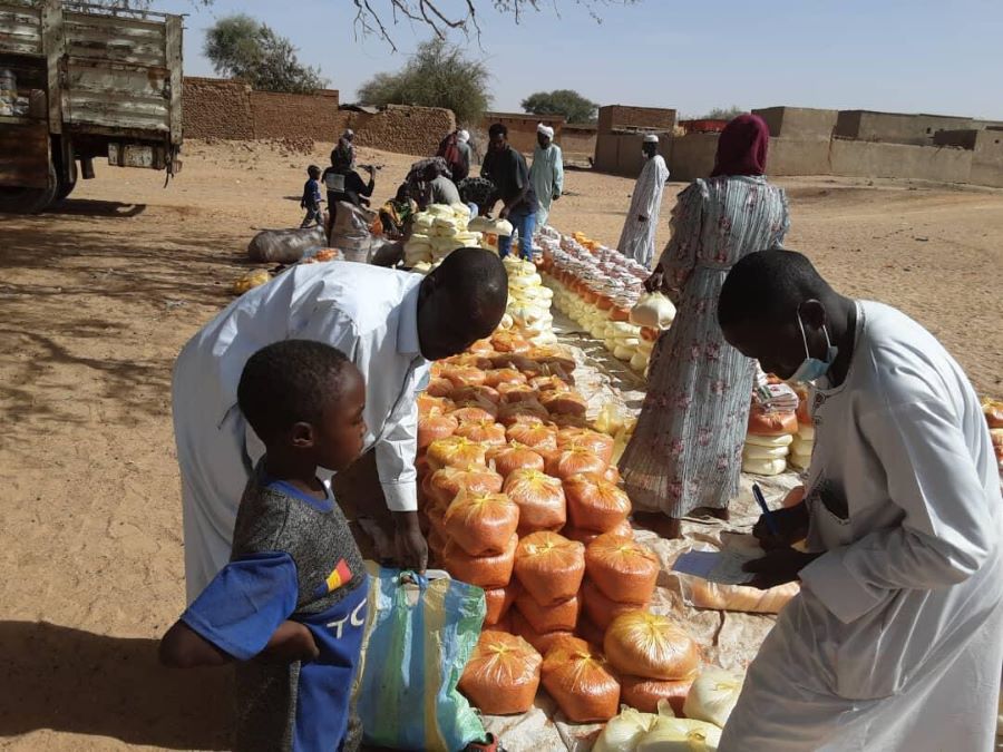 وصول اول قوافل المساعدات من تشاد الى السودان ومطالبة بفتح الحدود بشكل مستمر