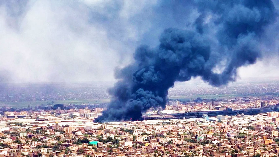 الصمت اللاسلكي: كيف انهار دفاع مدينة الفاشر في السودان بعد انقطاع الاتصالات