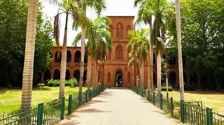 Resignation of U of K’s Academic Secretary Sparks Wide Debate