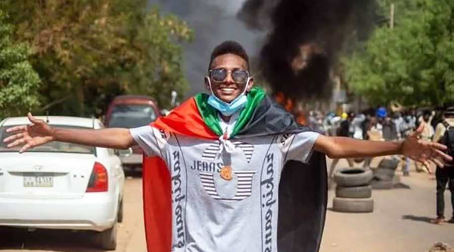 ``محامو الطواريء`` تطالب بوقف تدوير البلاغات في حق منيب عبد العزيز