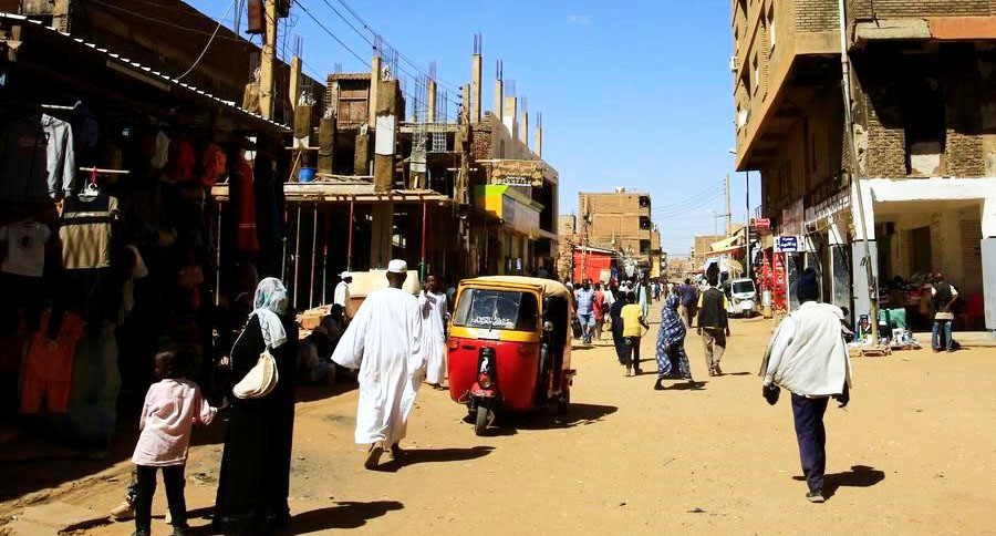 معلم سوداني، تلميذ في عالم النزوح