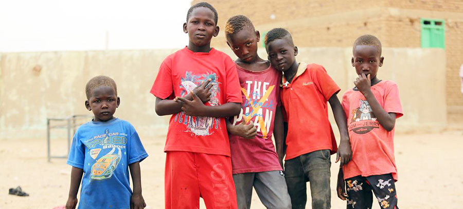 كيف يصبح الأطفال المجندون في السودان مؤثرين على تيك توك؟